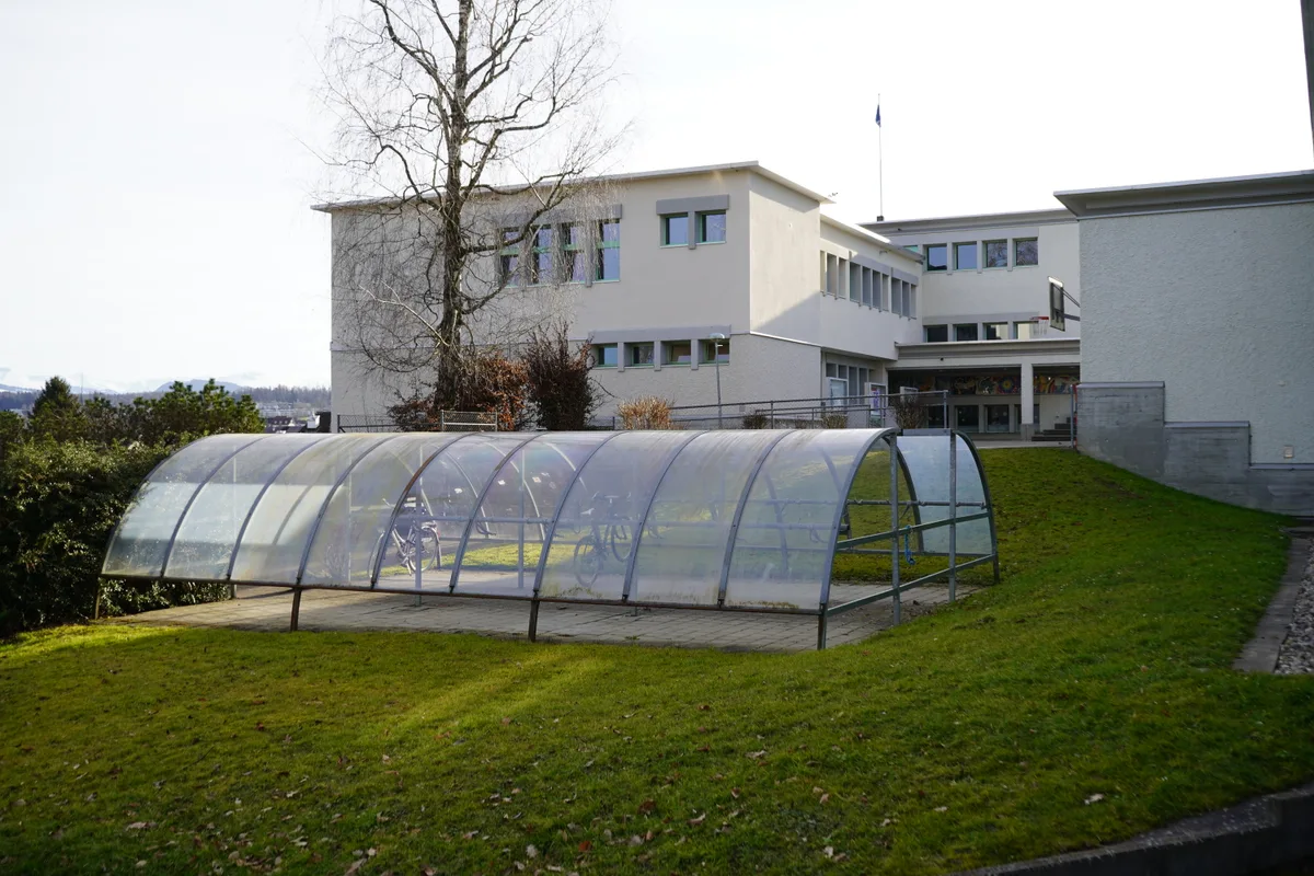 Aussenansicht der Schule Esslingen.